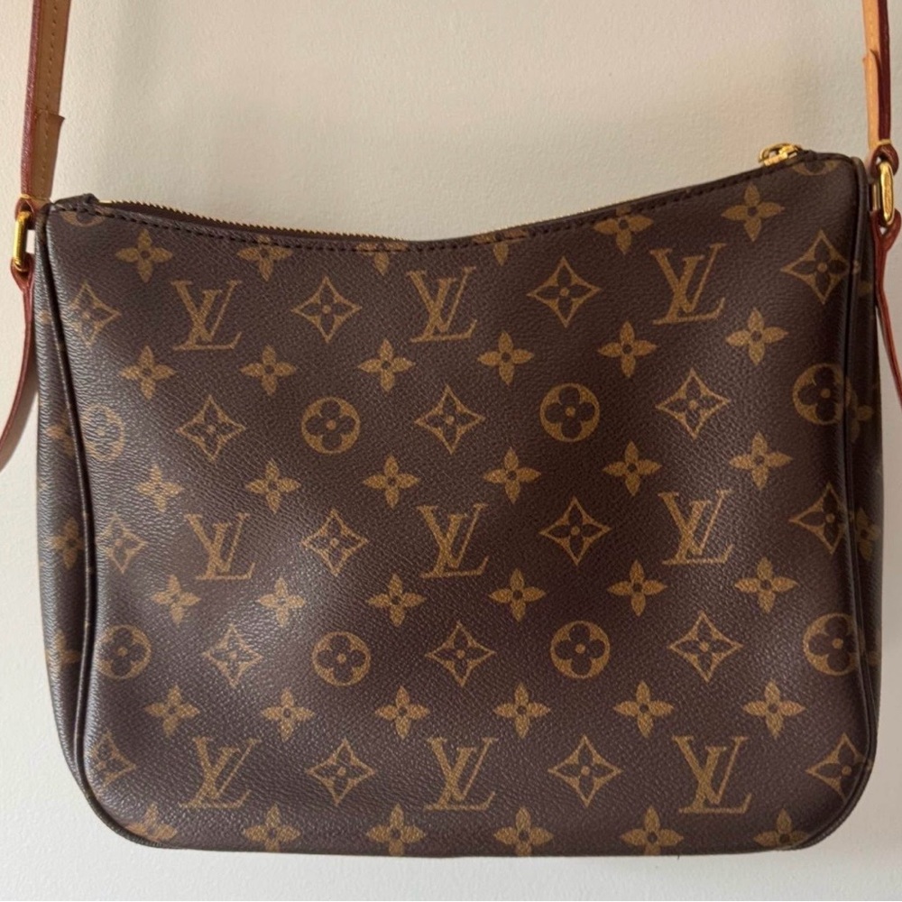 Louis Vuitton Classic Monogram Crossbody Bag - Picture 2 of 10